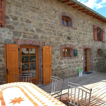 Chaleureux Avec Terrasse, Peche, Randonnees Et Equipements Modernes Au Coeur Du Forez - Fr-1-496-285 Les Salles