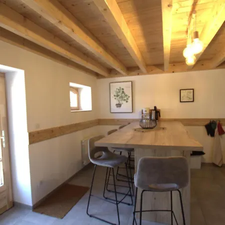Holiday home Chaleureux Avec Terrasse, Peche, Randonnees Et Equipements Modernes Au Coeur Du Forez - Fr-1-496-285 *