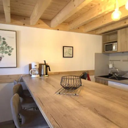 Chaleureux Avec Terrasse, Peche, Randonnees Et Equipements Modernes Au Coeur Du Forez - Fr-1-496-285 * Les Salles