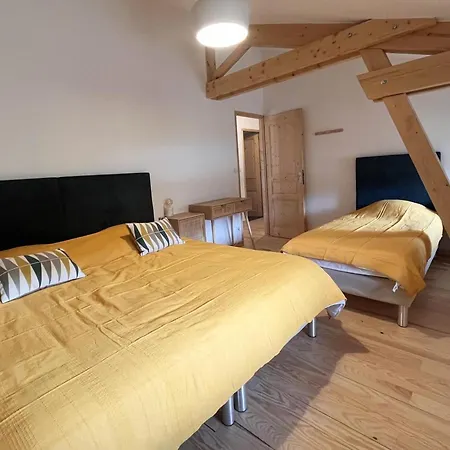 Holiday home Chaleureux Avec Terrasse, Peche, Randonnees Et Equipements Modernes Au Coeur Du Forez - Fr-1-496-285 *